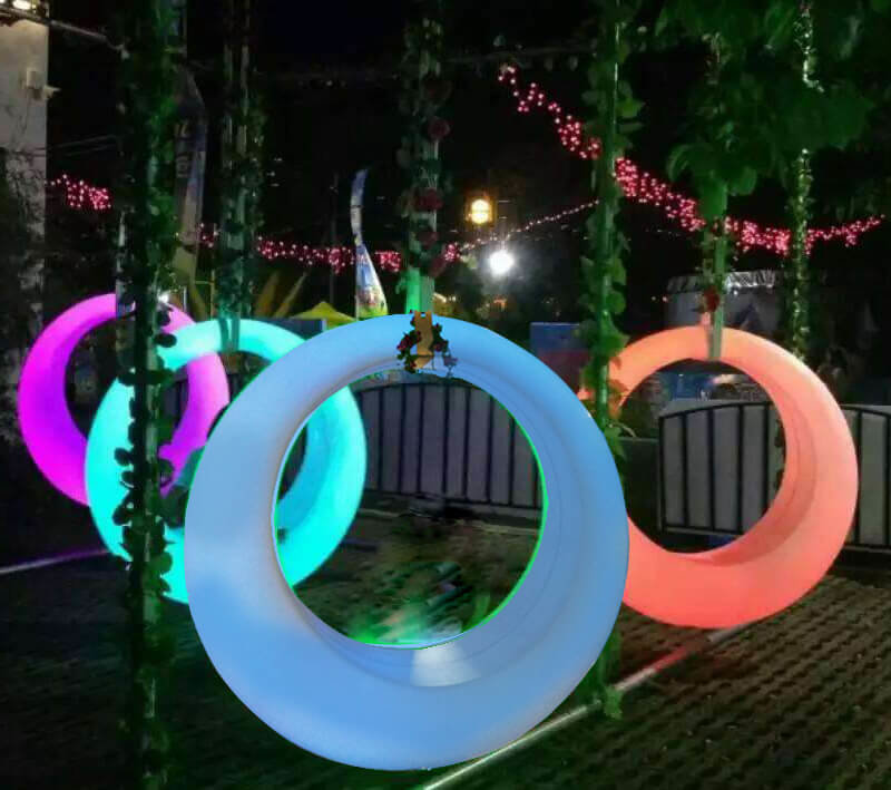 De LED Swings van LED verhuur geven kleur en sfeer aan je event