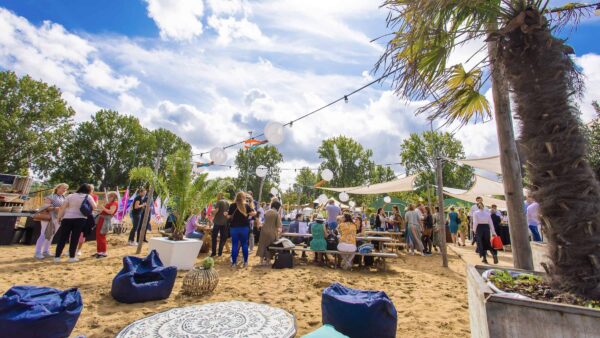 Up Events - strand - events - terras - live - coronaproof