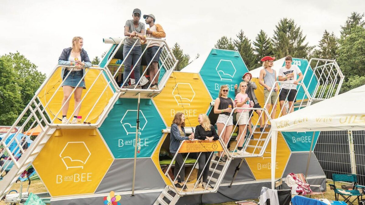 Geen barbaarse festivalovernachtingen dankzij mobiele slaapunits