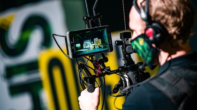 Cameraman tijdens hyrbide event Louder