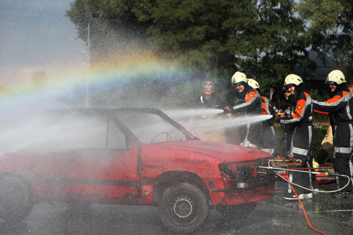 Teambuiling bij BrandweerSurvival is hilarisch en avontuurlijk