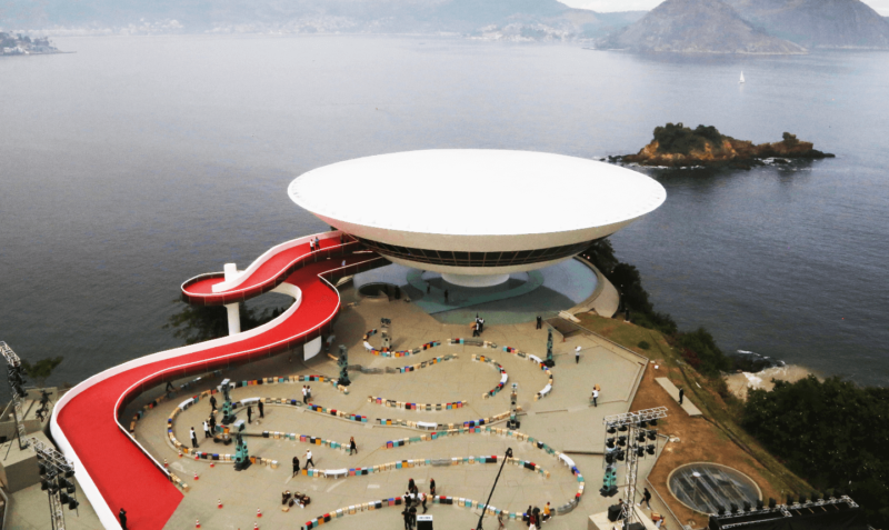 stagedesign - es delvlin - netflix - LV_CRUISE_RIO_2016_01 (1)