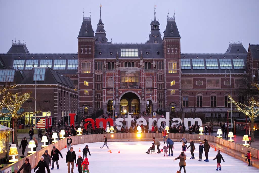 amsterdam-schaatsen-museumplein-winter-