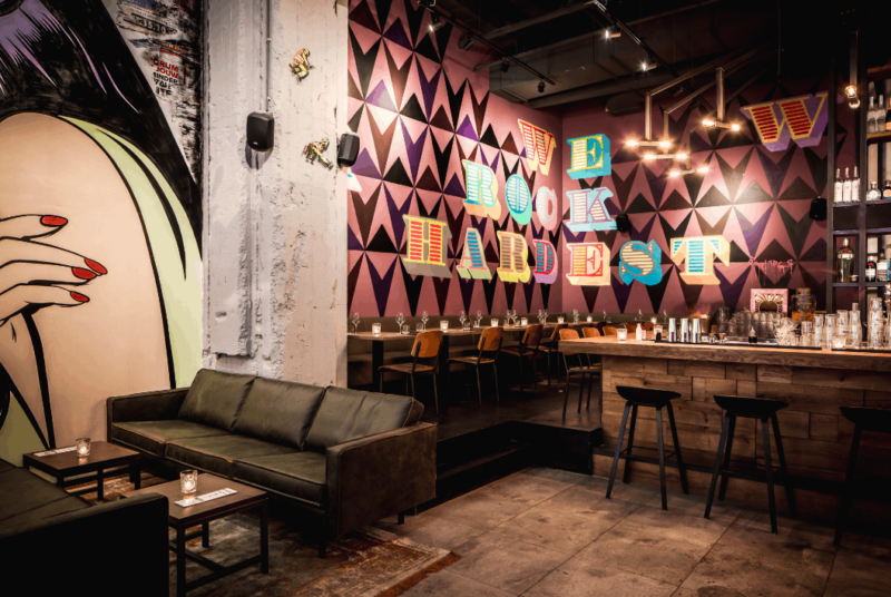 Corner semi-private- de bajes - restaurant - street art - horeca