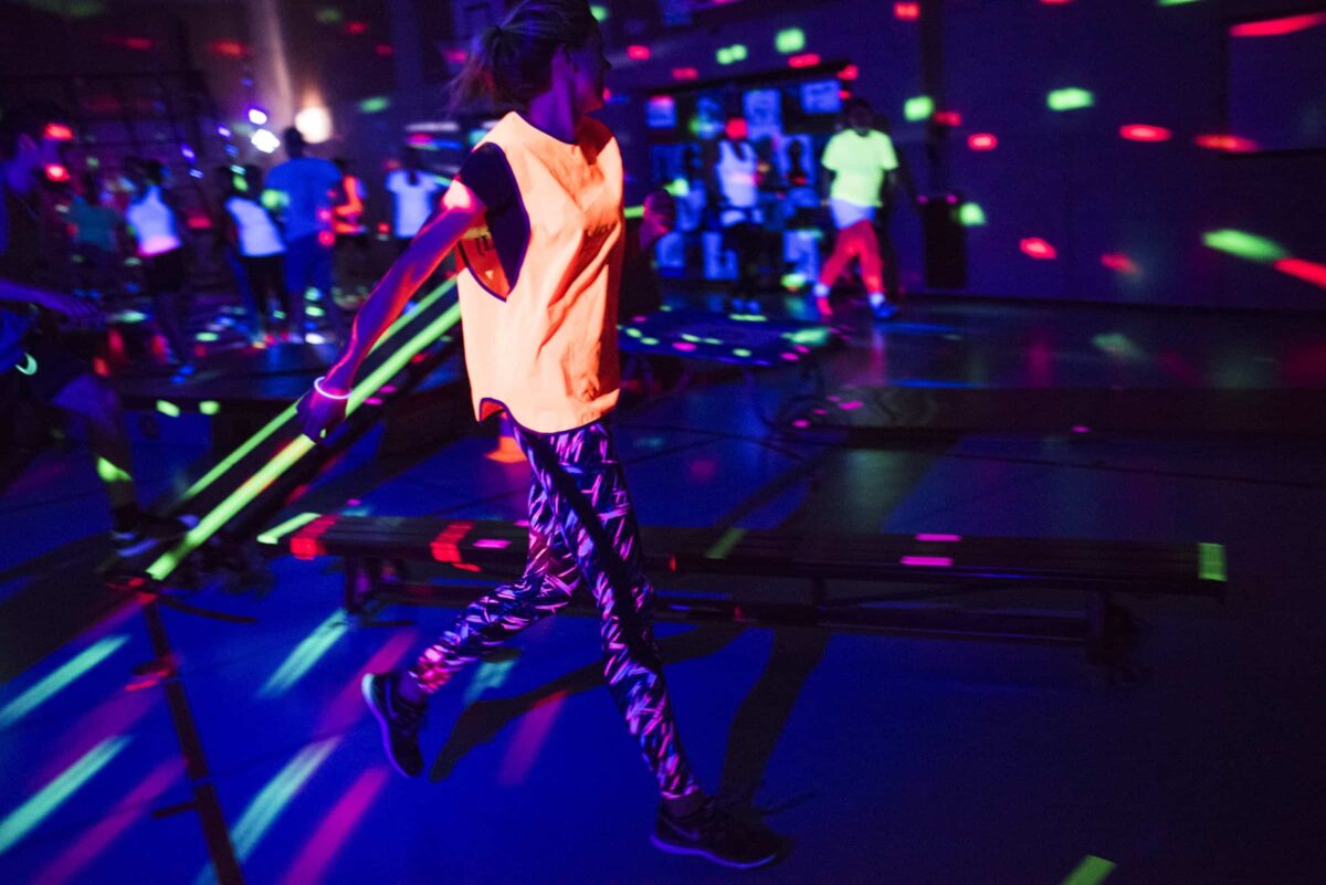 HEADER APENKOOI_4 - sportief, gym, kind, spelletjes, blacklight