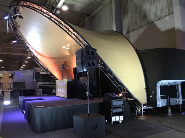 Gespot: Torostage is mobiel all-in-one podium, inclusief techniek en backstageruimte