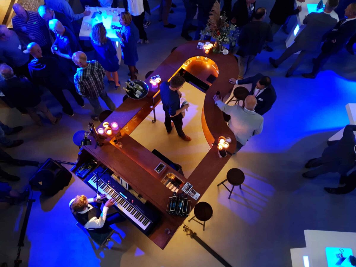 Van boven af - the piano bar - Zakelijk event, festival, privé diner, muziek, pianist