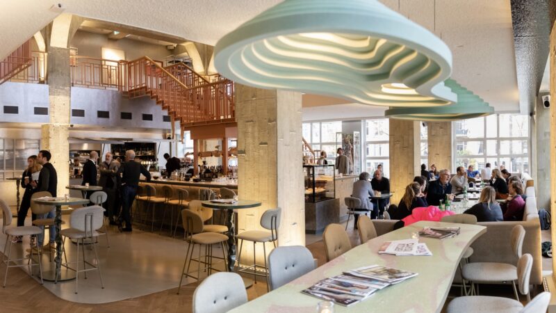 28. Proef onze lokale gerechten in Capital Kitchen Capital C