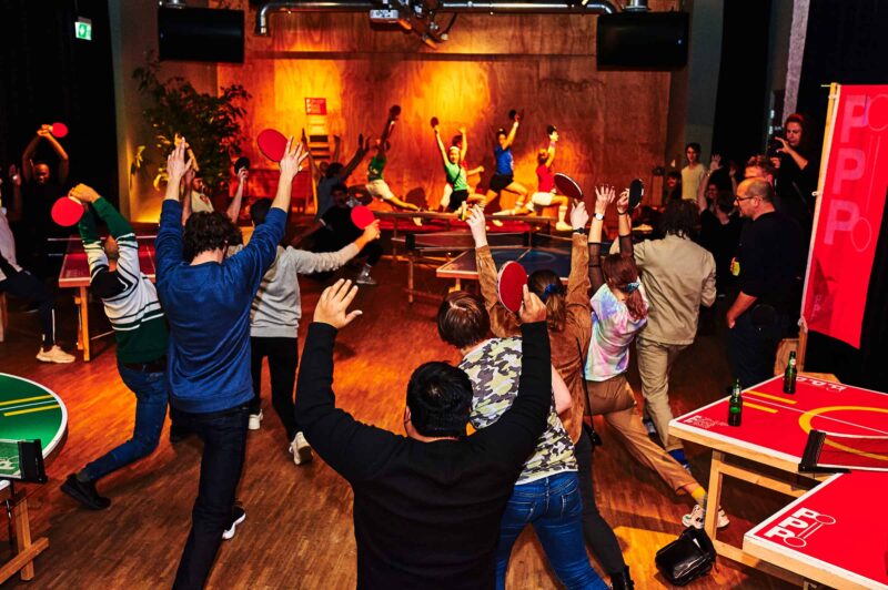 Teambuilding wordt een feestje met pop-up pingpong tafeltennis