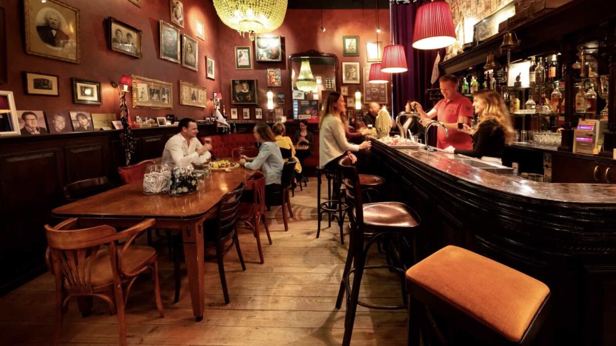 Meeting Depot - bruin cafe