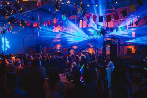 STRND - feest - licht - tenue - locatie