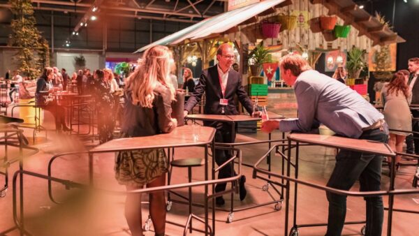 Afstandhouder van IINII tijdens event (Foto: Michiel Ton)