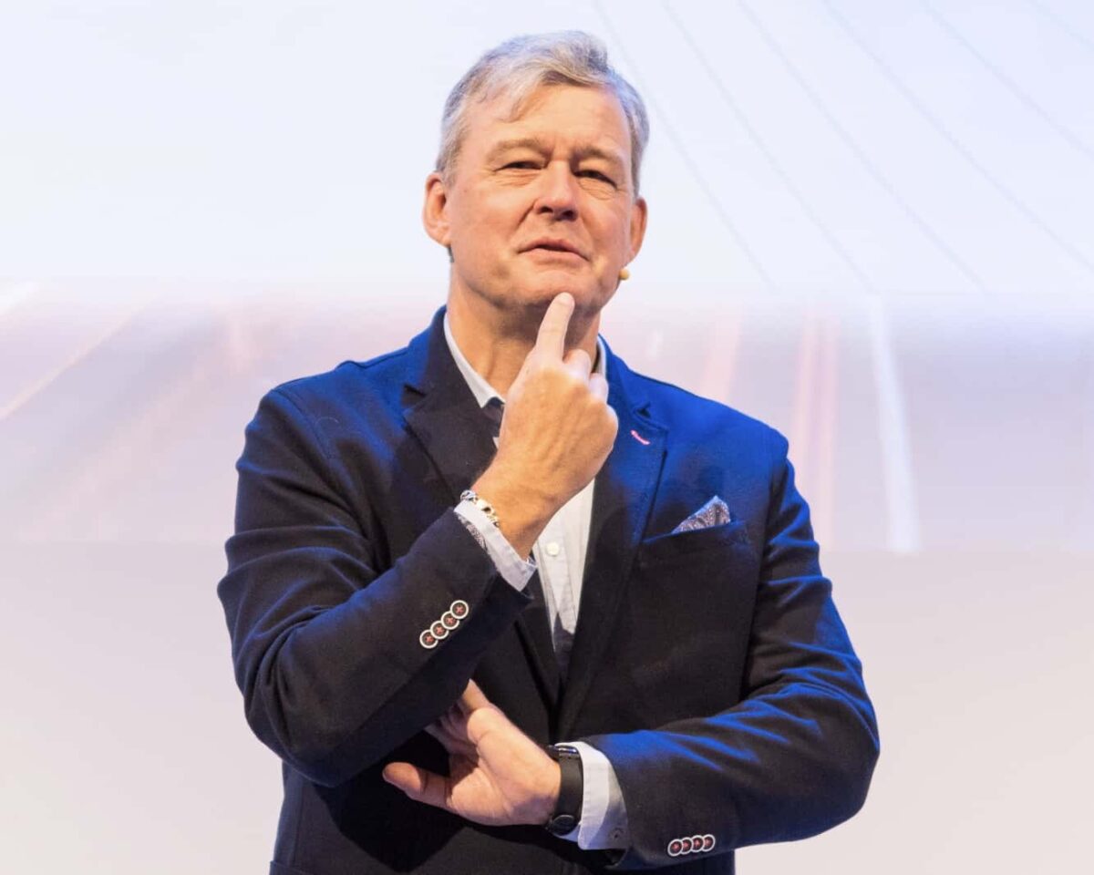 Charles Groenhuijsen - staand