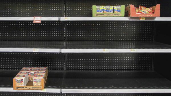 Corona - lege schappen - hamsteren - supermarkt