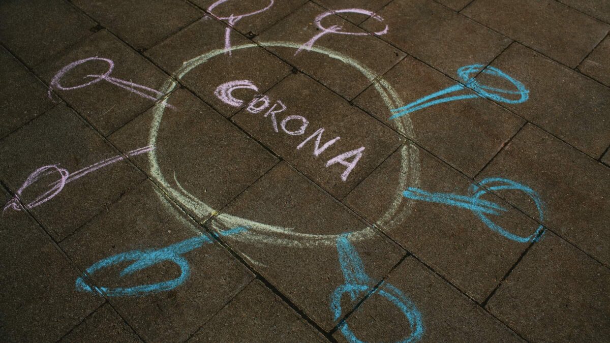 Corona - virus - stoepkrijt - tekening - protocol - bezoekers
