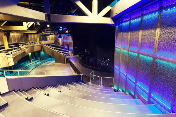 Ronda Zaal - Zijaanzicht vanaf vleugel - TivoliVredenburg - utrecht - podium - locatie