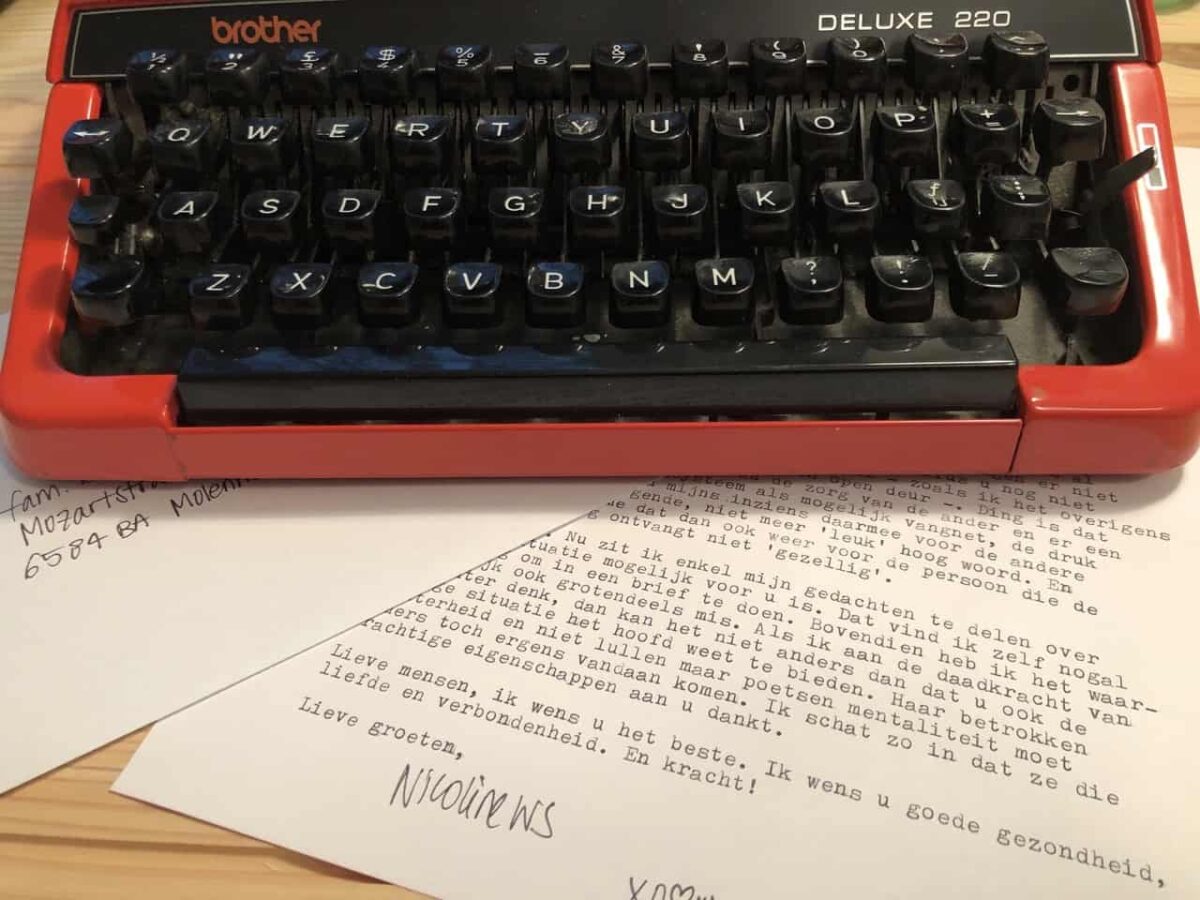 Typemachine - brievenbuspost - analoog - contact - brieven - Nicoline Wisse Smit - coronapost