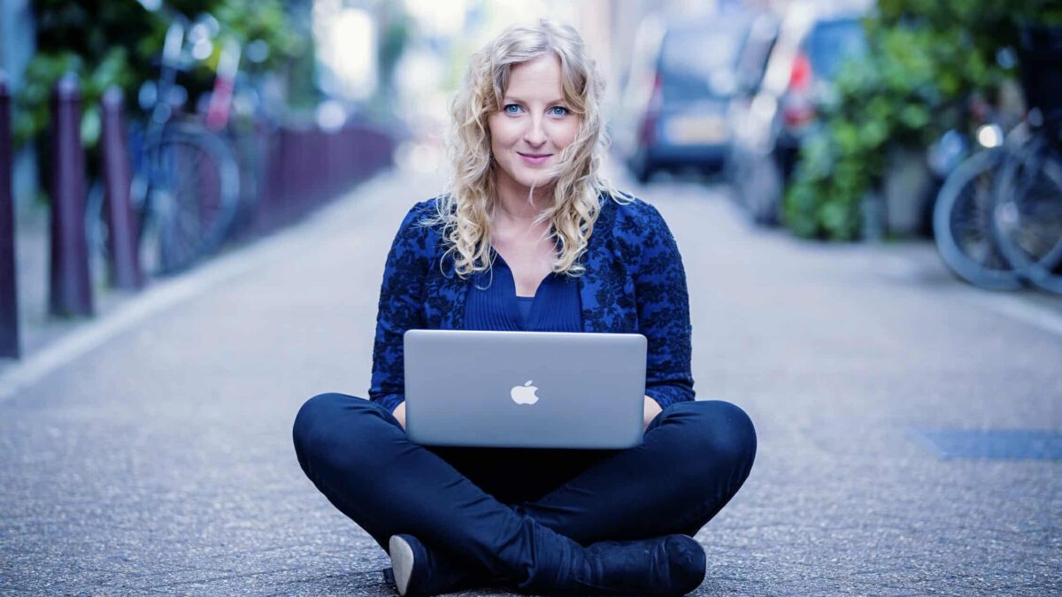 Denise Dechamps - online communicatie - corona - anderhalvemetersamenleving - online event
