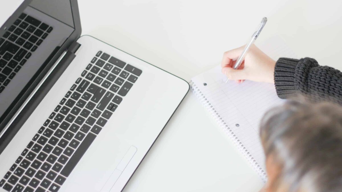 Virtual event - online event - spreker - dagvoorzitter - scherm - laptop