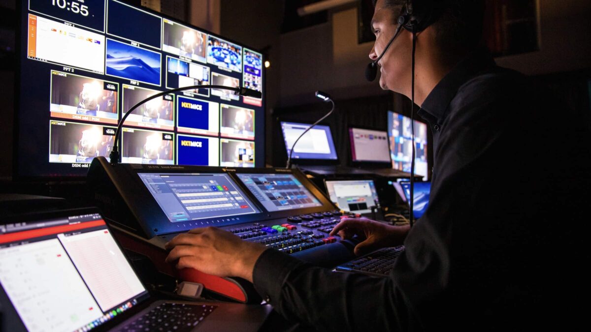 NXTMICE - event - hybride event - online event - MICE - coronaproof - Postillion Hotels - control room - camera - regiekamer