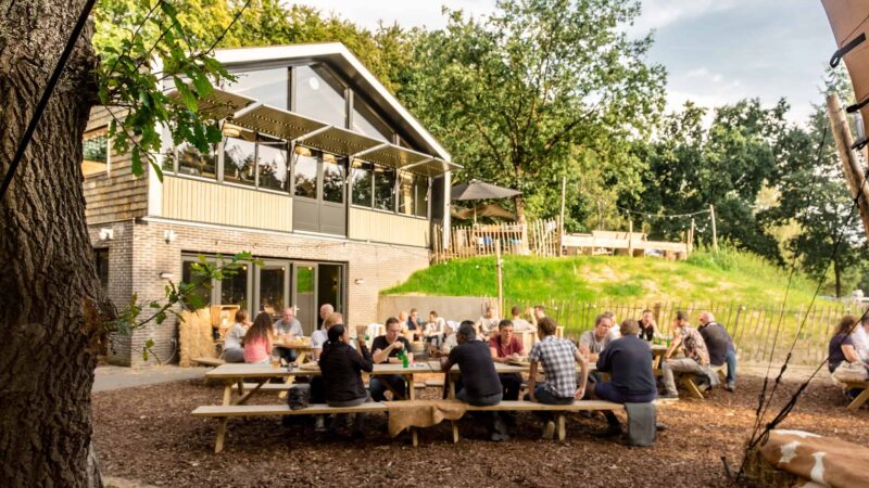 Event Inspiration - Buiten in de kuil is een evenementenlocatie en restaurant in het bos en ideaal voor een brainstorm of teambuilding