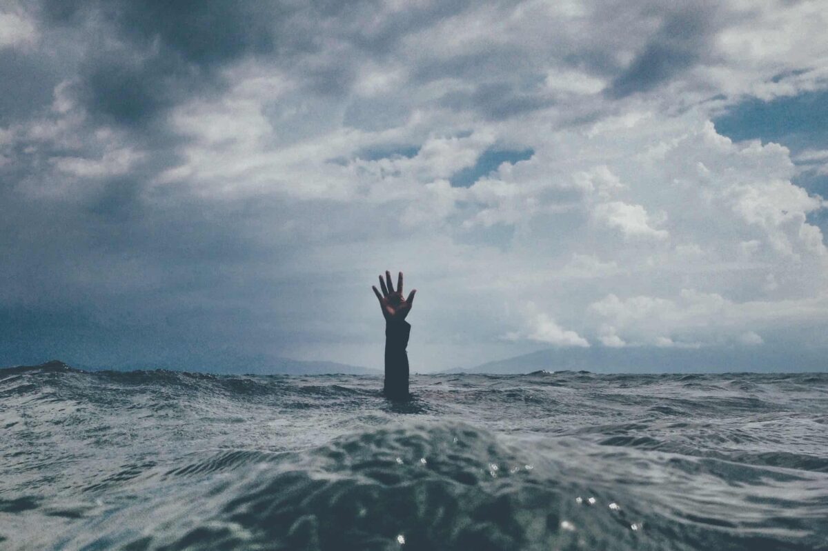 Hand in water - zorgen - corona