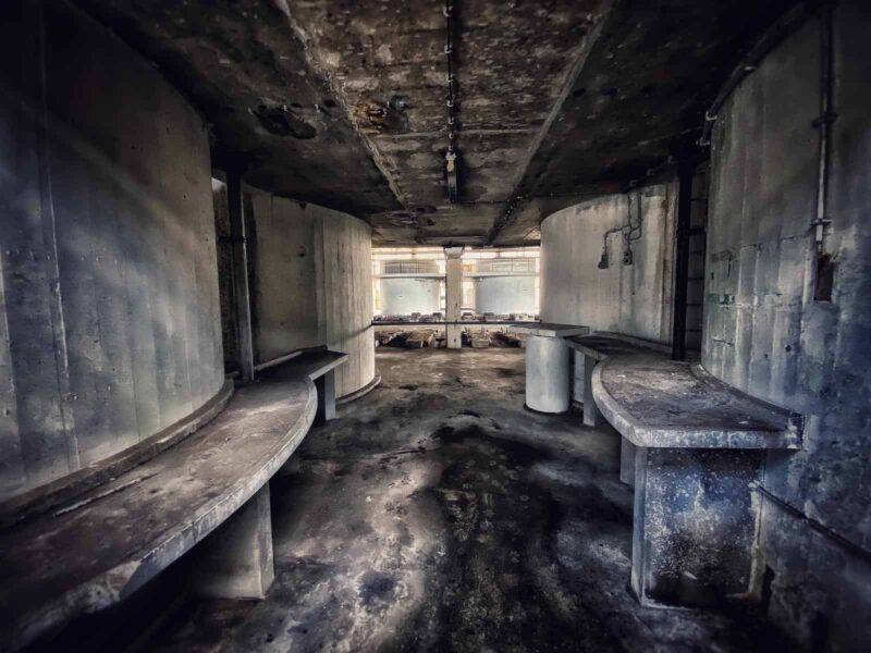 Tafels van beton in de Papierfabriek Nijmegen