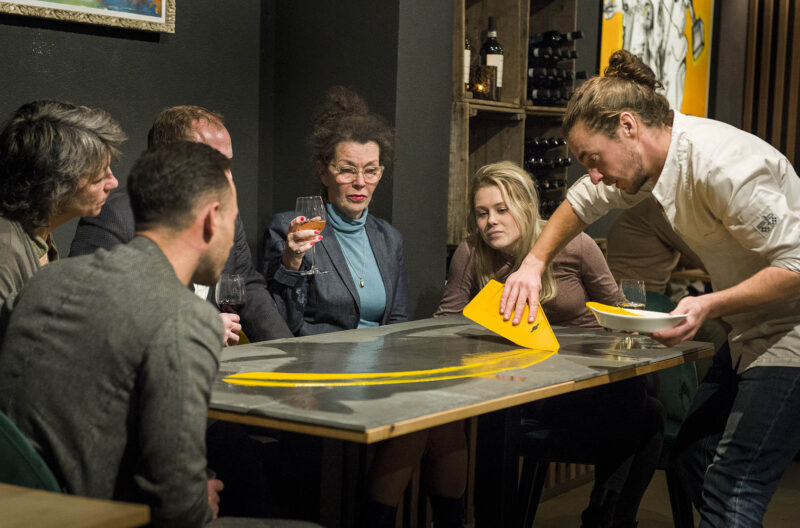 Eetschilderij is (coronaproof) eetbeleving en kunstwerk in één - 1