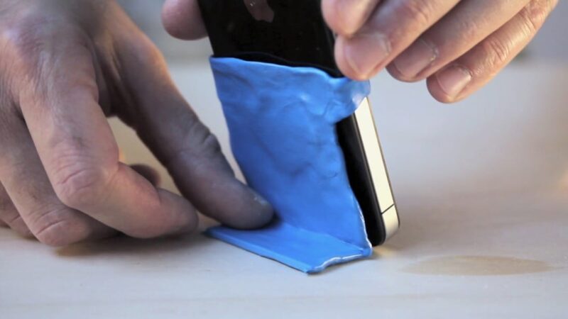 Telefoonstandaard gemaakt met FOAMcard