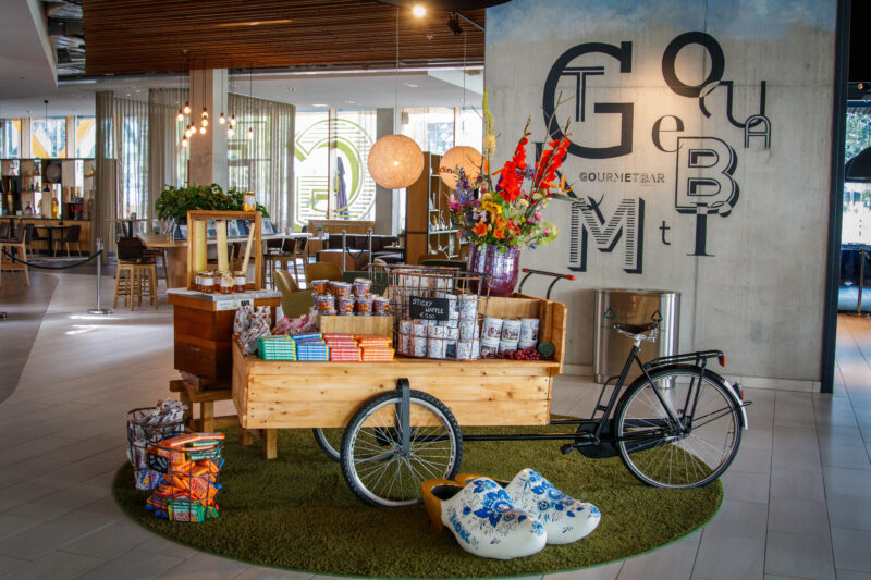 Bakfiets met stroopwafels en chocolade bij Novotel