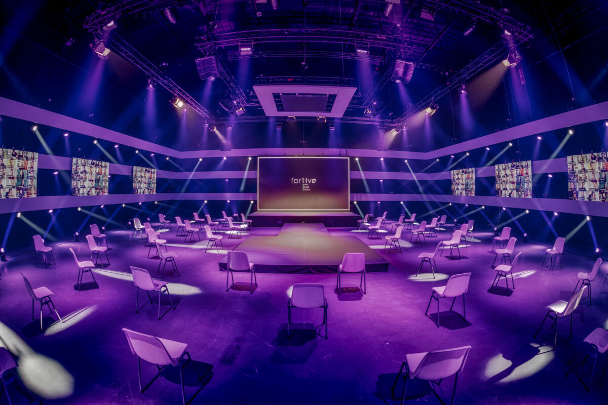 Hybride evenstudio bij Central Studios paars uitgelicht