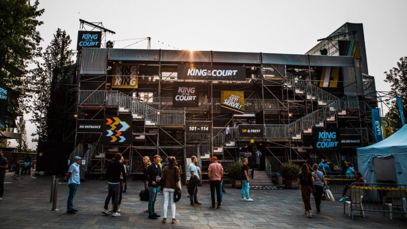 Ingang tribunes bij King of the Court (foto-SetVexy)