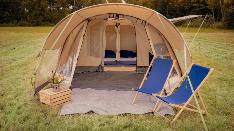 Natuurlijk Glamping Liffin tent met slaapcompartimenten