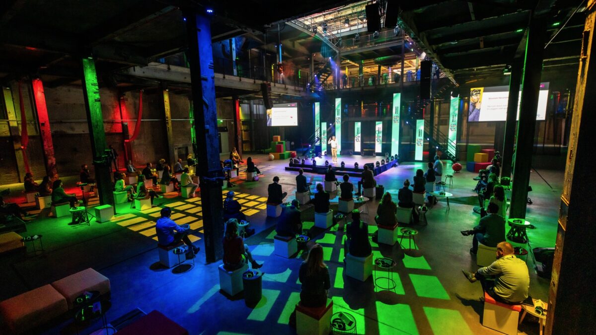 Overzichtsfoto van zaal bij ProjectPlayground_©FlorisHeuer_1113