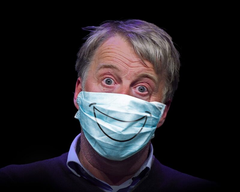 PIMP-Theater-Show-Milo-Covid19-man met mondkapje met een smile erop