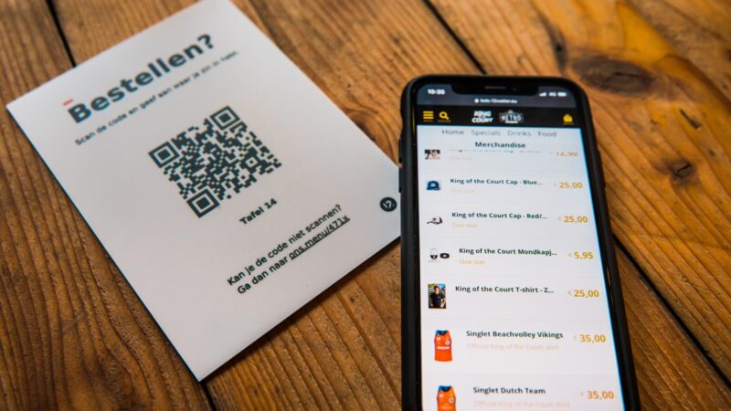QR bestelcode en telefoon bij King of the Court (foto-SetVexy)
