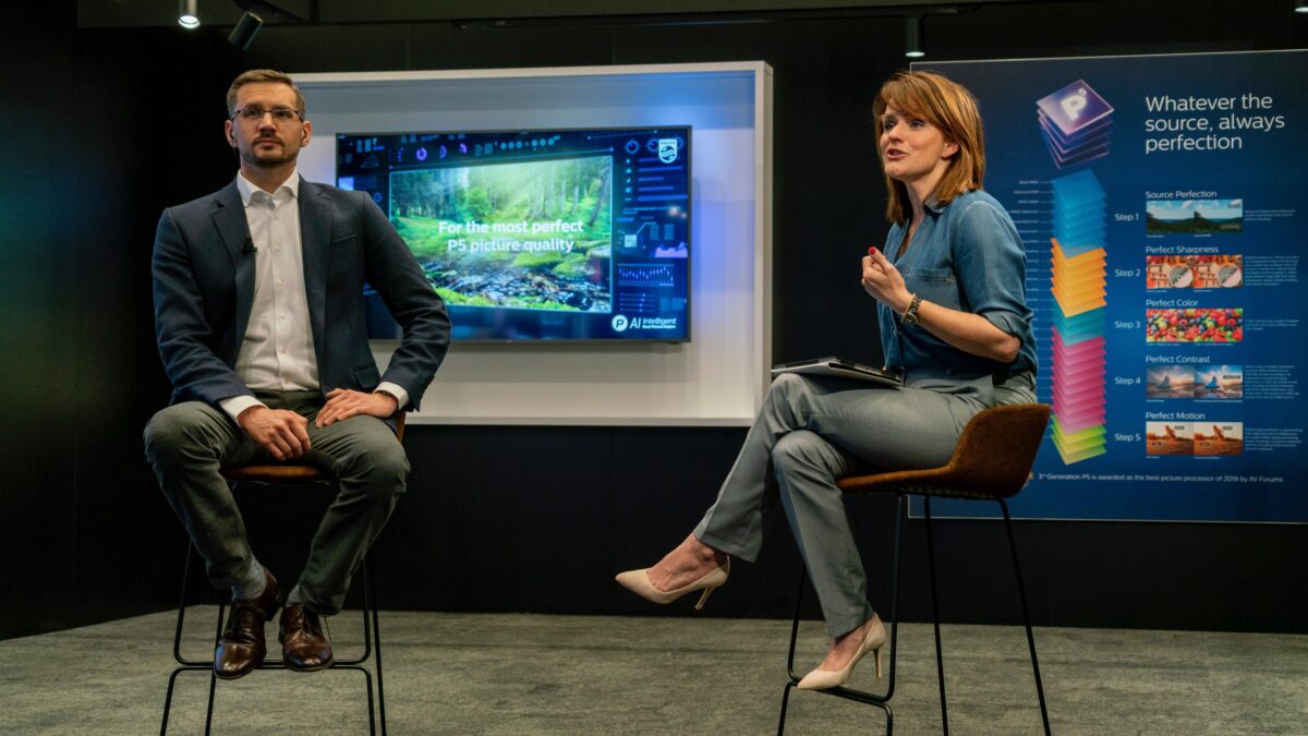 TP Vision online Q&A met twee presentatoren
