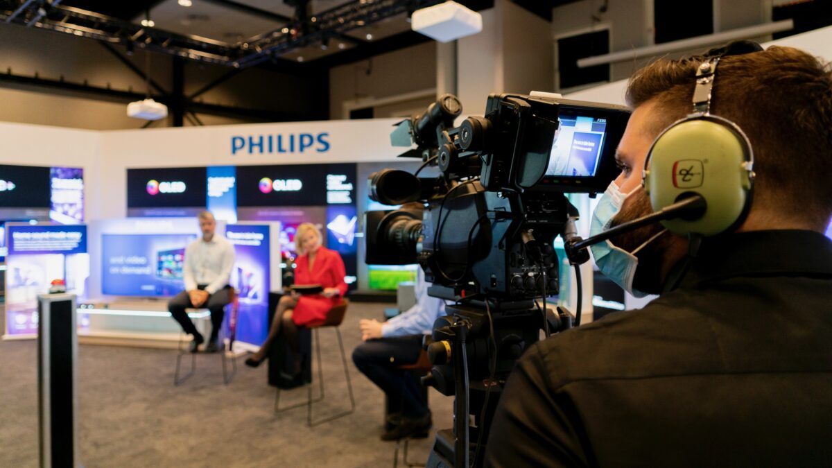 TP Vision online event met een Philips studio