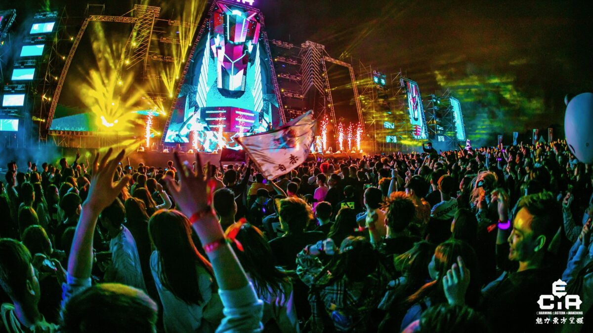 CEA dancefestival China - mainstage met veel mensen