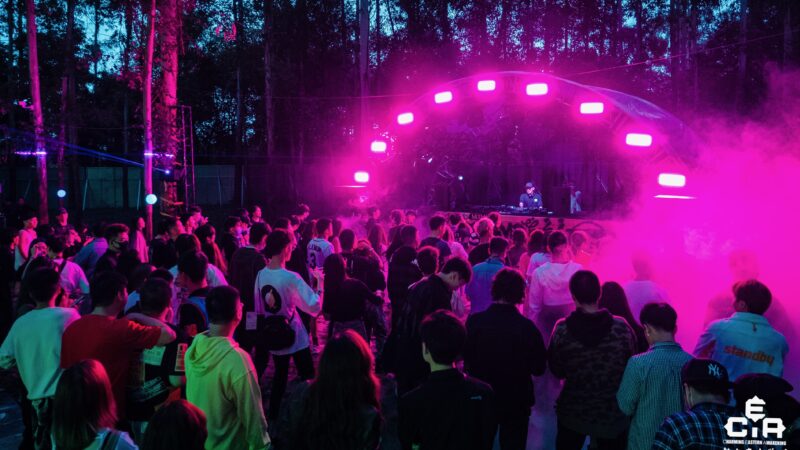 CEA dancefestival China - stage in het bos