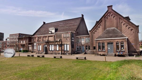 Lichtfabriek buitenterrein vooraanzicht