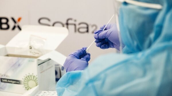 man test met reageerbuis