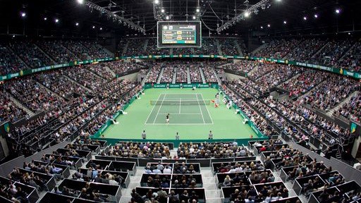 tenniswedstrijd met veel publiek