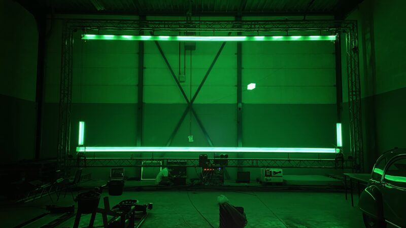 Scherm met ledverlichting tijdens spelletje Digital_Physical_Pong