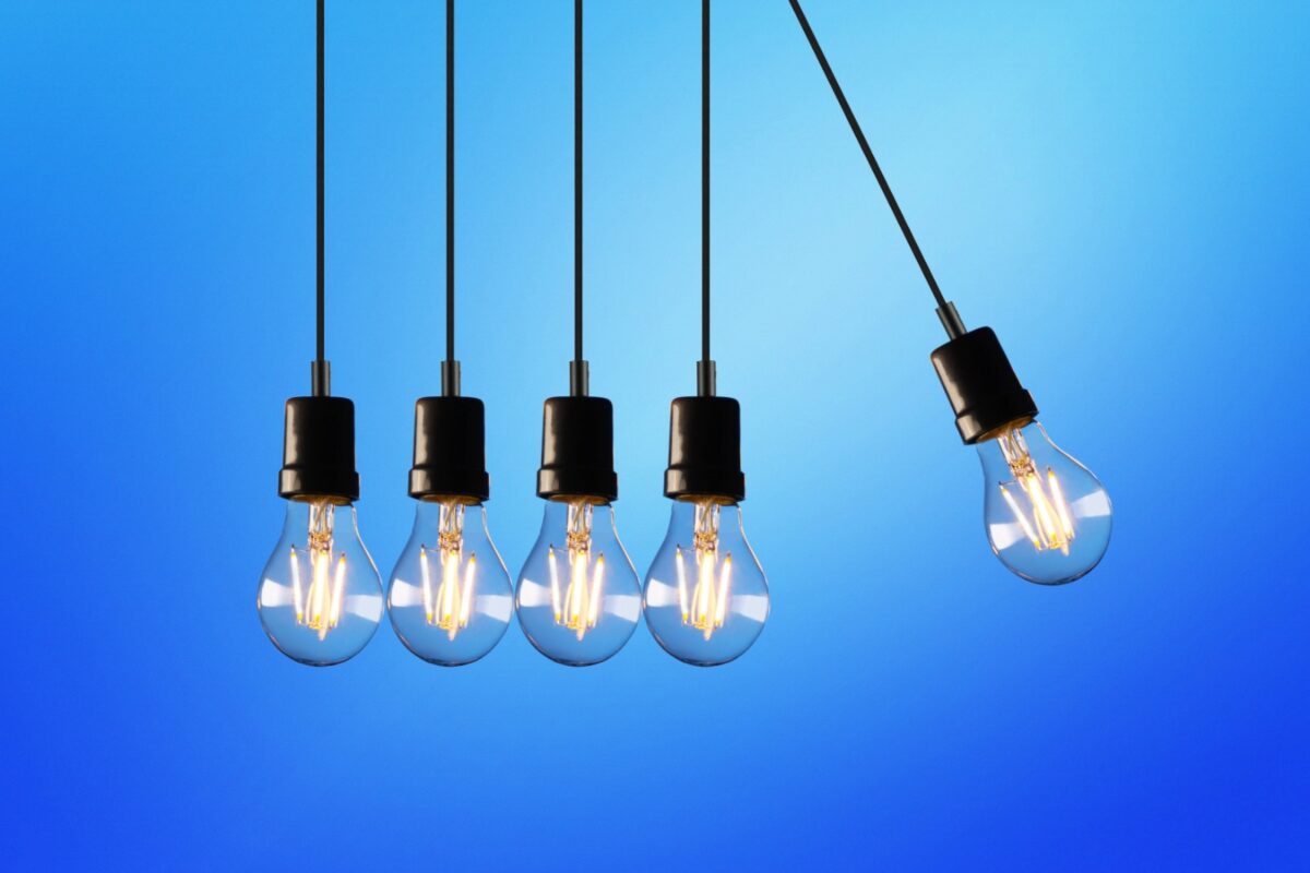 5 lampen blauwe achtergrond