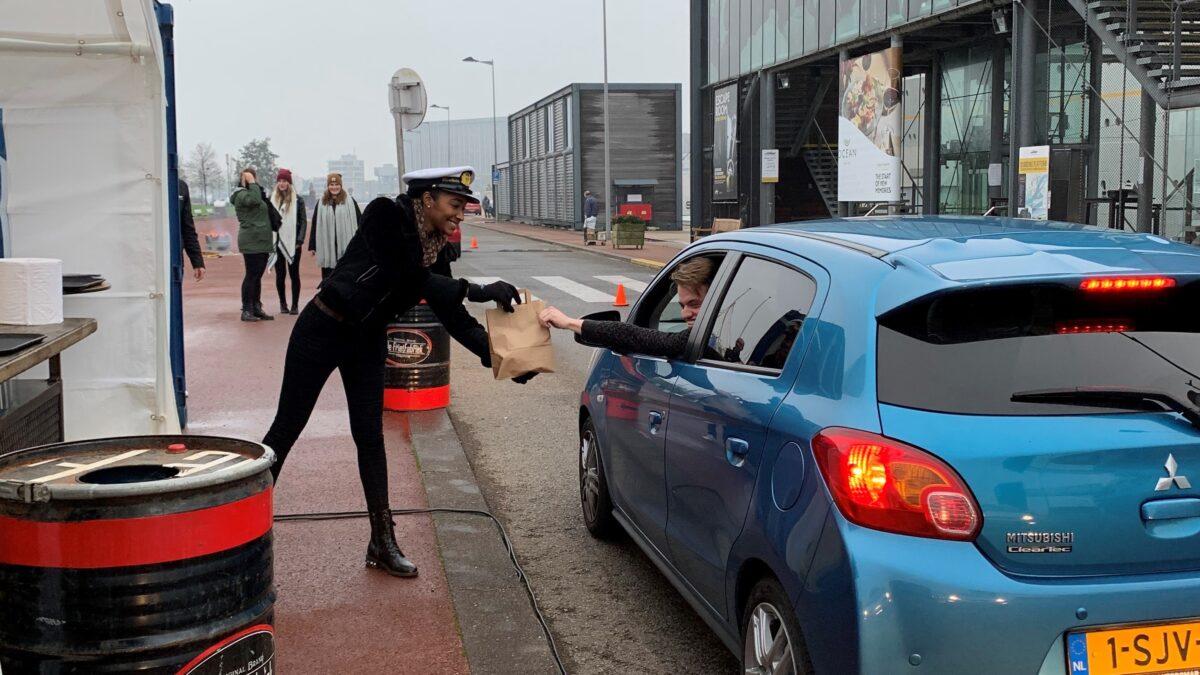 Unieke Drive Thru op de kade van het ss Rotterdam4 (1)