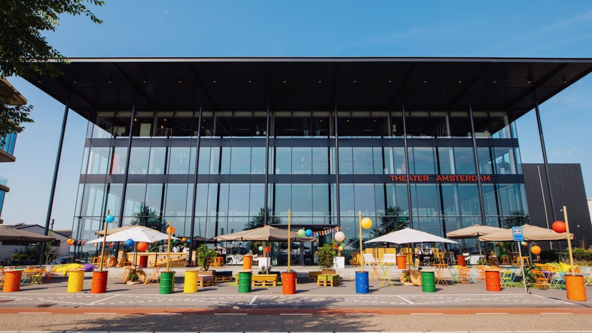 Entree-tijdens-zomer-Theater-Amsterdam-foto-Kirsten-van-Santen