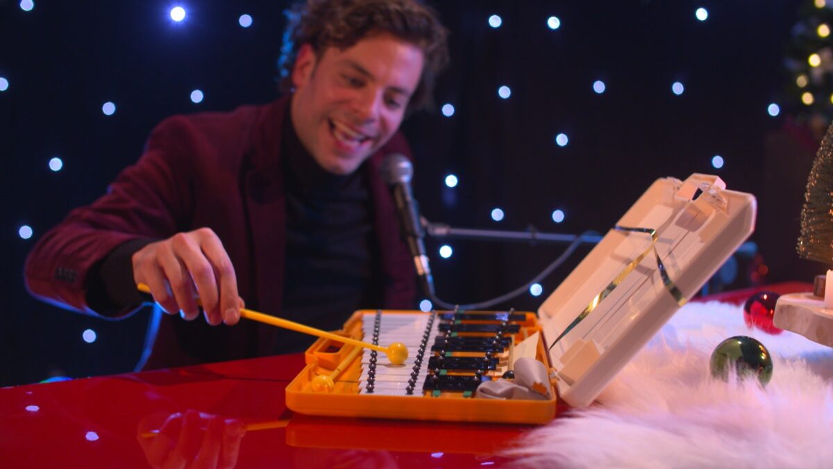 Muzikant met xylofoon tijdens de borrelshow