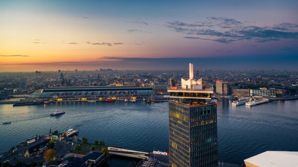 Zonsopkomst bij A'DAM toren