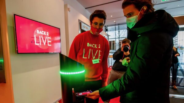 Toegangskaart voor Back 2 Live wordt bij ingang gescand